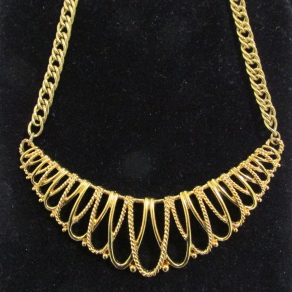 None Jewelry - VTG Avon Gold Ribbed Bib Necklace